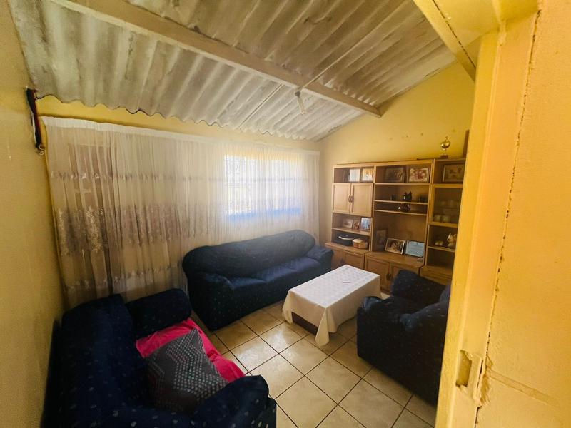 5 Bedroom Property for Sale in Zola Gauteng