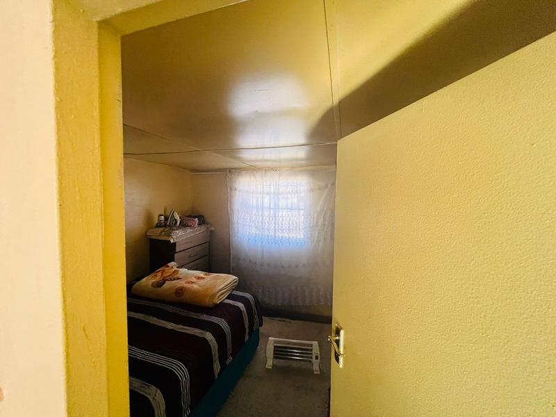 5 Bedroom Property for Sale in Zola Gauteng