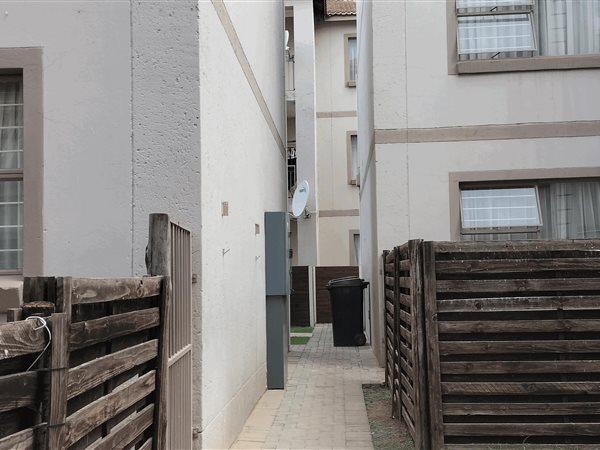 To Let 2 Bedroom Property for Rent in Bardene Gauteng