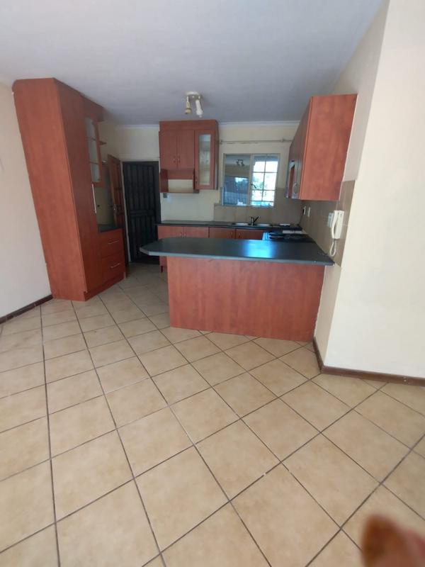 2 Bedroom Property for Sale in Heuweloord Gauteng