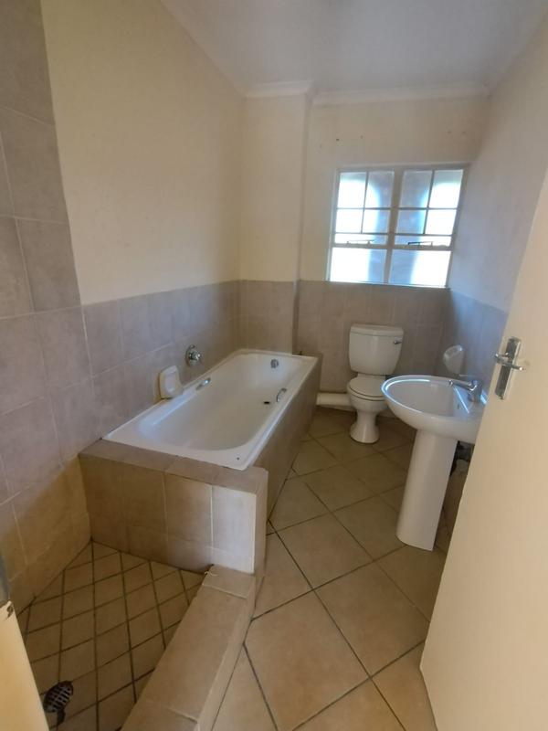 2 Bedroom Property for Sale in Heuweloord Gauteng