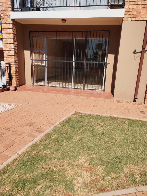 2 Bedroom Property for Sale in Heuweloord Gauteng