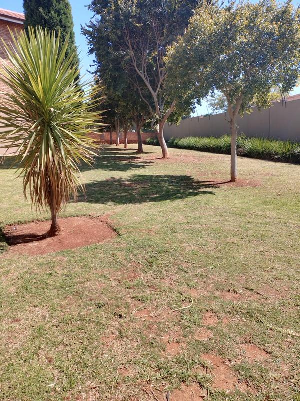 2 Bedroom Property for Sale in Heuweloord Gauteng