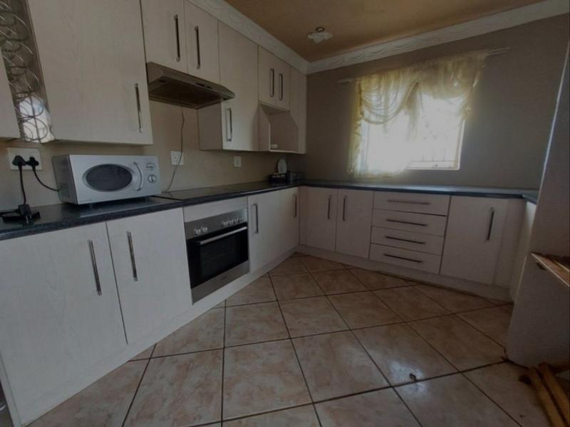 To Let 3 Bedroom Property for Rent in Danville Gauteng