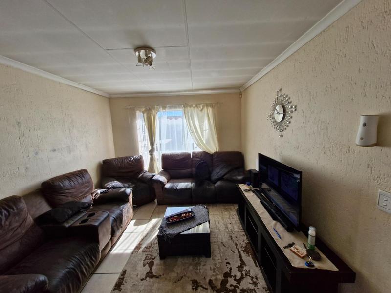 2 Bedroom Property for Sale in Heuwelsig Estate Gauteng
