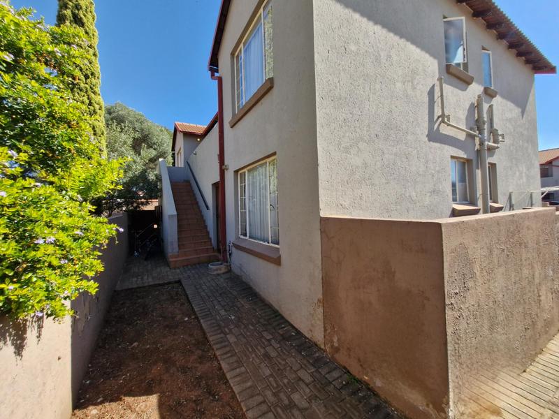 2 Bedroom Property for Sale in Heuwelsig Estate Gauteng