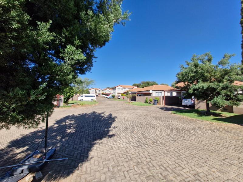 2 Bedroom Property for Sale in Heuwelsig Estate Gauteng