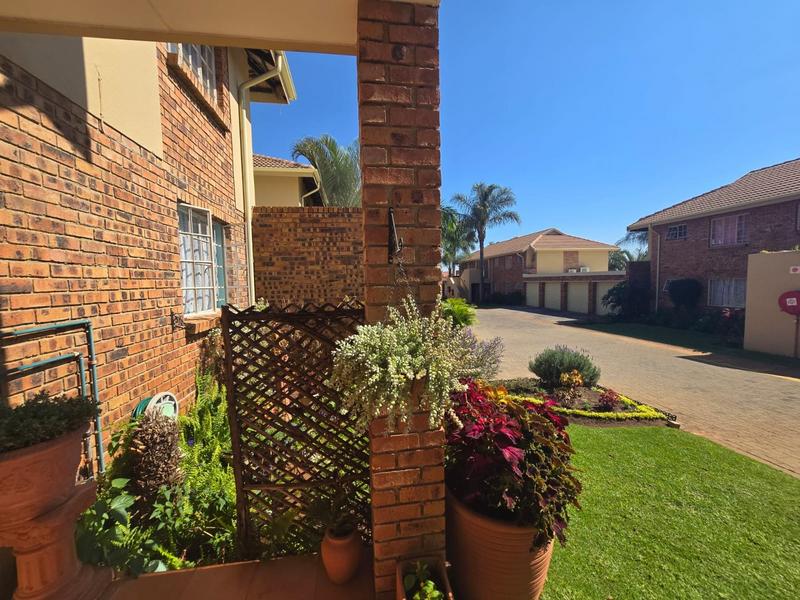 2 Bedroom Property for Sale in Magalieskruin Gauteng