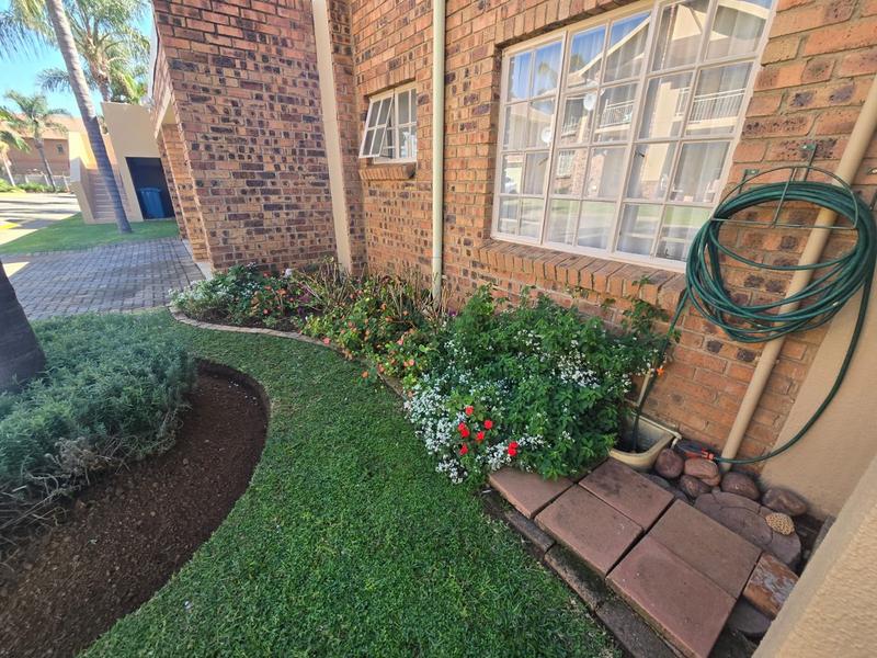 2 Bedroom Property for Sale in Magalieskruin Gauteng