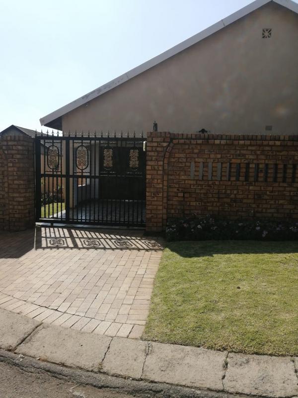 4 Bedroom Property for Sale in Diepkloof Gauteng