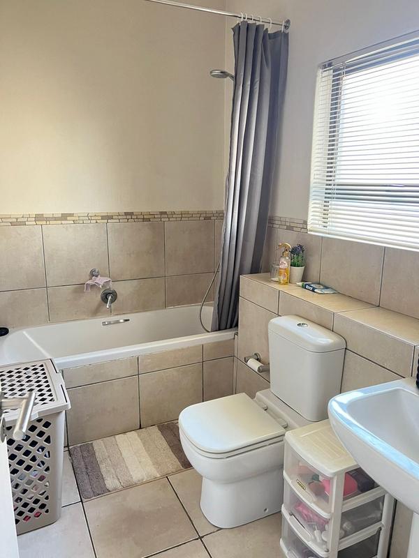 1 Bedroom Property for Sale in Sunninghill Gauteng