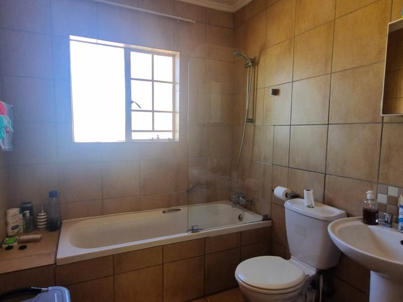 1 Bedroom Property for Sale in Newmark Estate Gauteng