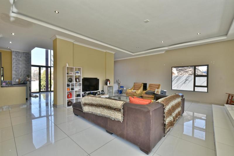 6 Bedroom Property for Sale in Mulbarton Gauteng