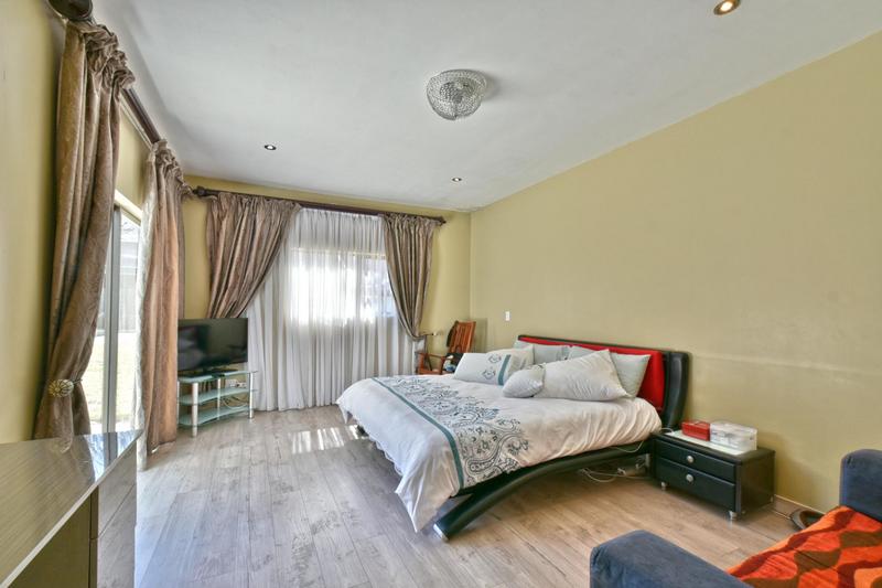 6 Bedroom Property for Sale in Mulbarton Gauteng