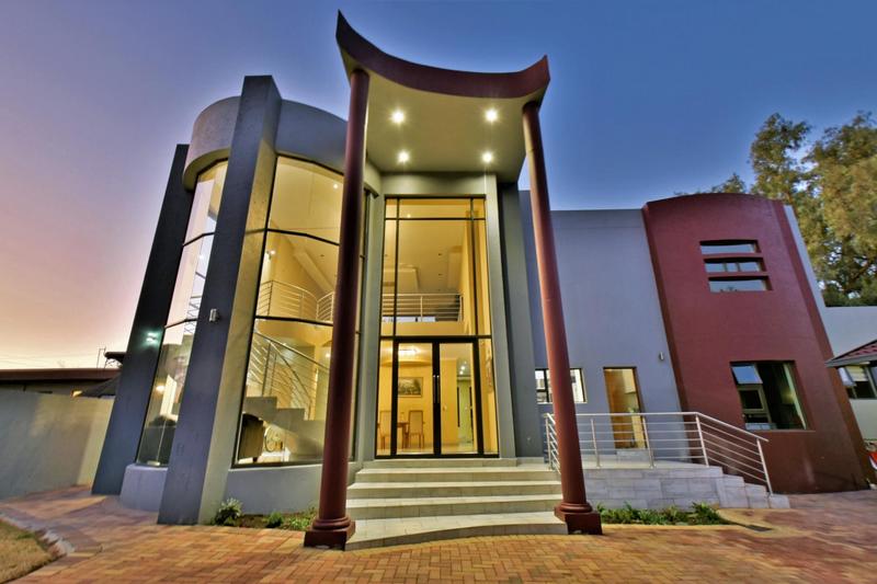 6 Bedroom Property for Sale in Mulbarton Gauteng