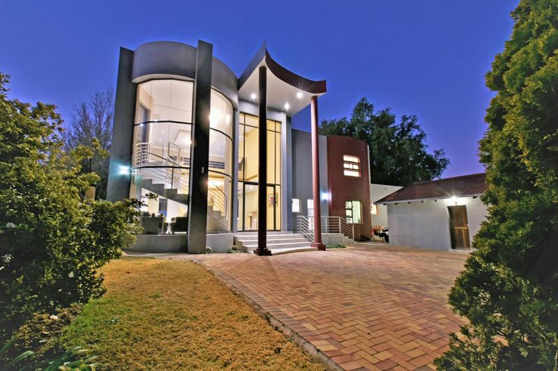 6 Bedroom Property for Sale in Mulbarton Gauteng