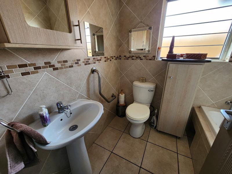 2 Bedroom Property for Sale in Montana Gauteng