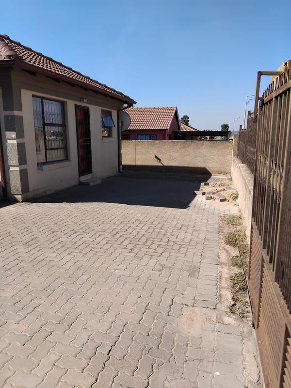 5 Bedroom Property for Sale in Olievenhoutbosch Gauteng