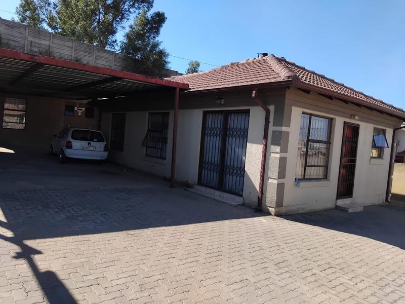 5 Bedroom Property for Sale in Olievenhoutbosch Gauteng