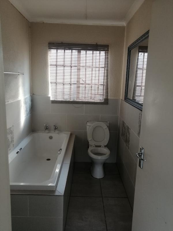 5 Bedroom Property for Sale in Olievenhoutbosch Gauteng