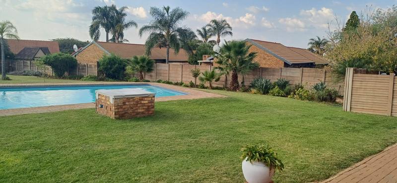 3 Bedroom Property for Sale in Rooihuiskraal North Gauteng