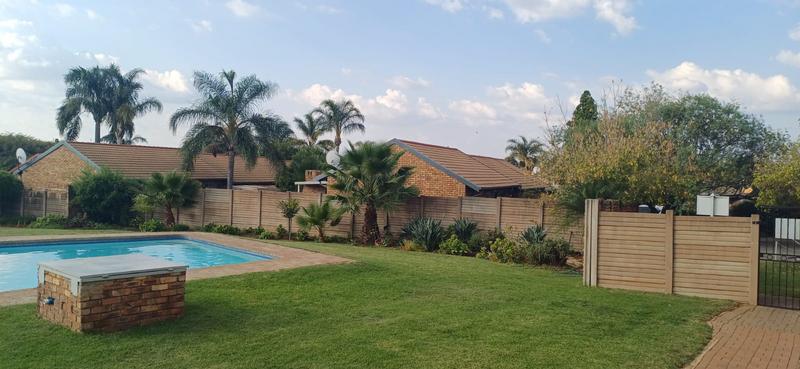 3 Bedroom Property for Sale in Rooihuiskraal North Gauteng