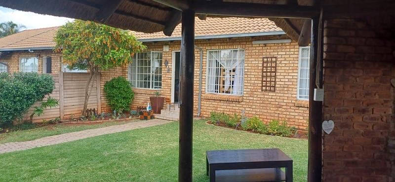 3 Bedroom Property for Sale in Rooihuiskraal North Gauteng