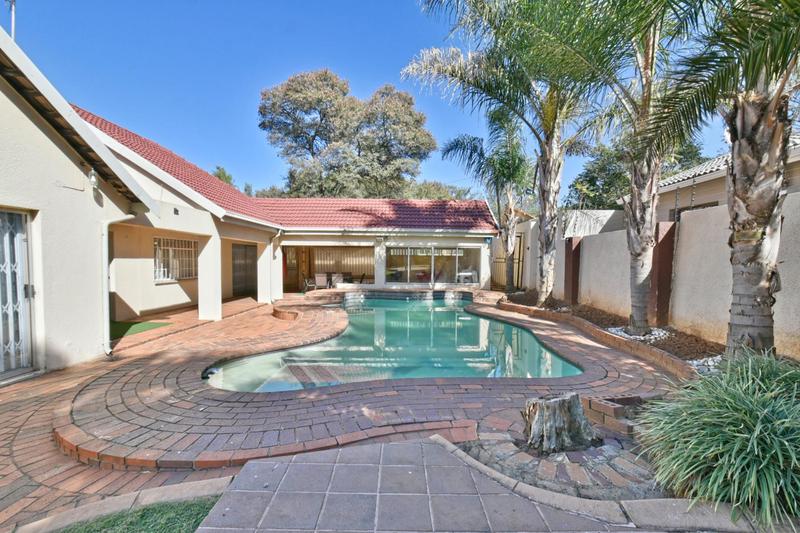 4 Bedroom Property for Sale in Glenvista Gauteng