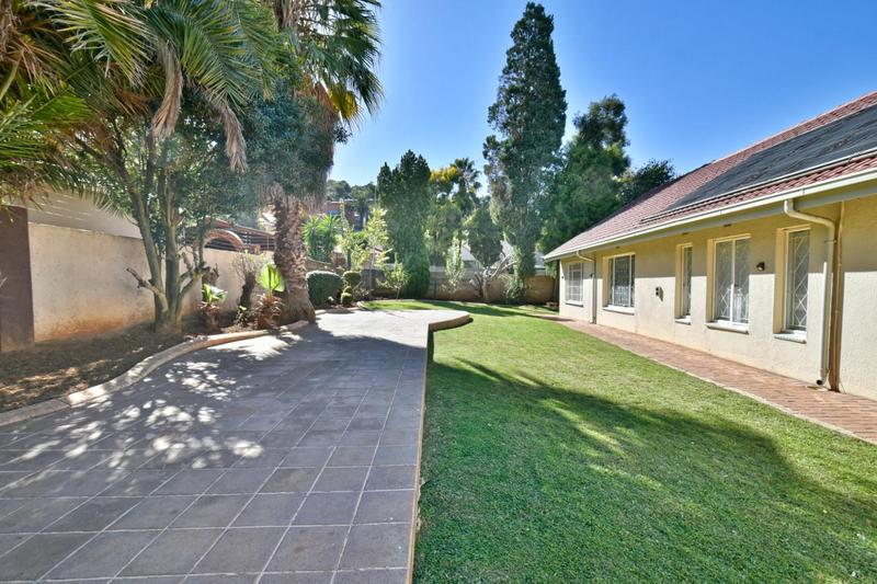 4 Bedroom Property for Sale in Glenvista Gauteng