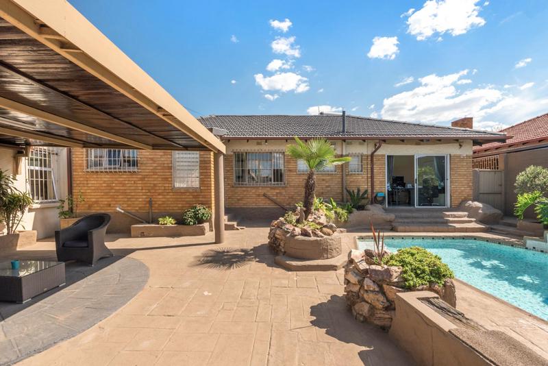 3 Bedroom Property for Sale in Rustivia Gauteng