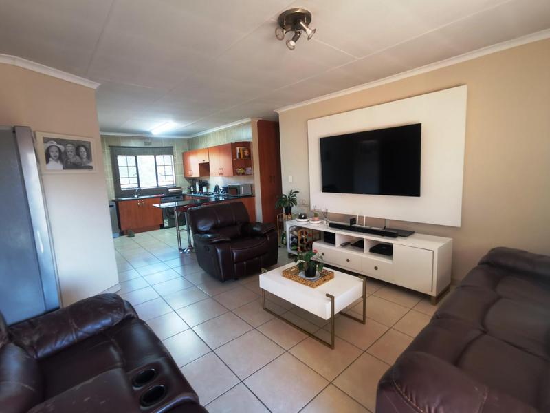 3 Bedroom Property for Sale in Sonneveld Gauteng