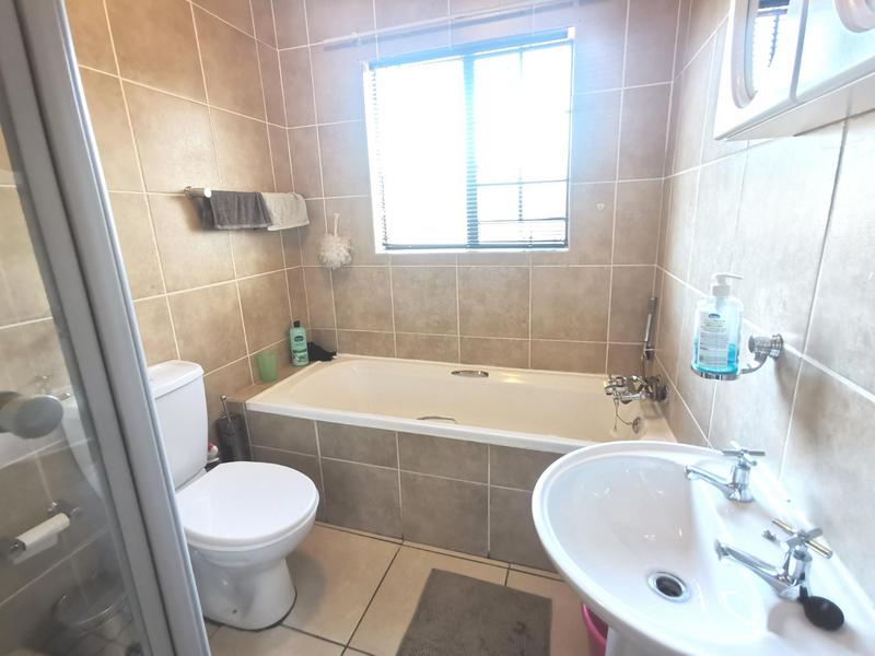 3 Bedroom Property for Sale in Sonneveld Gauteng