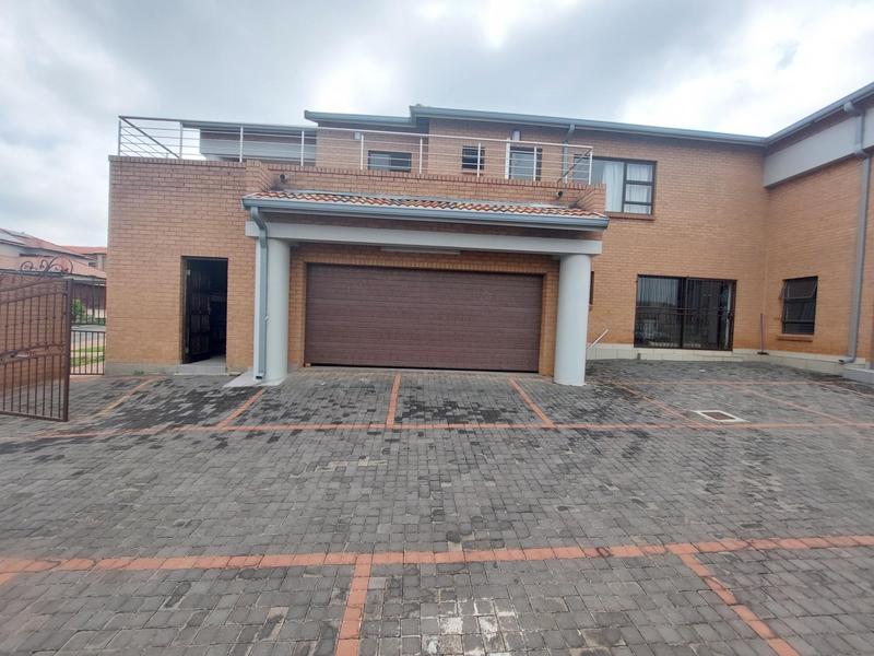 To Let 4 Bedroom Property for Rent in Erasmia Gauteng