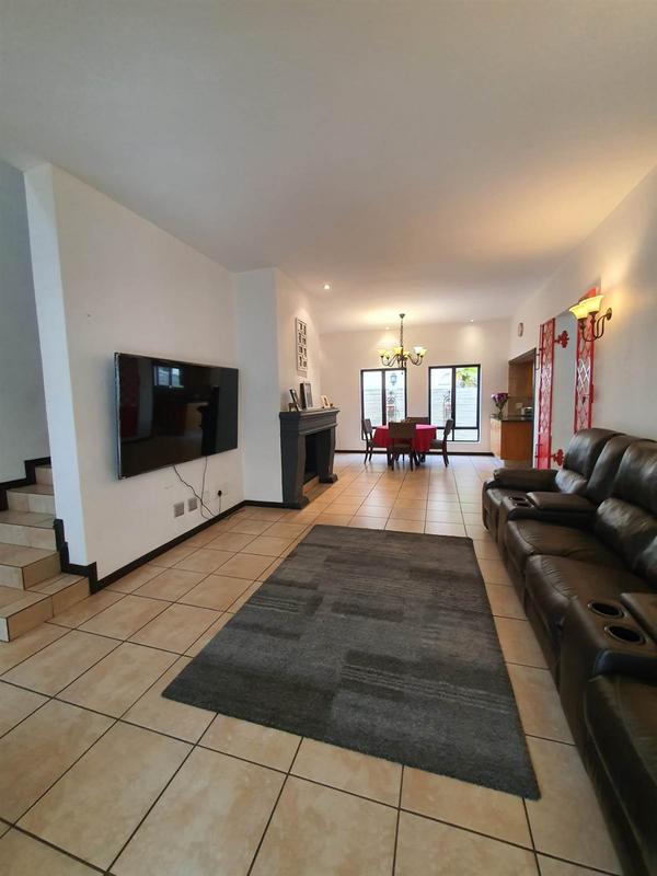 5 Bedroom Property for Sale in North Riding Gauteng