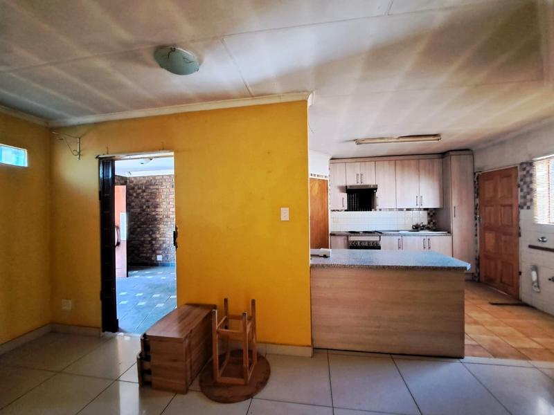 4 Bedroom Property for Sale in Heuweloord Gauteng