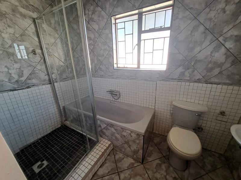 4 Bedroom Property for Sale in Heuweloord Gauteng