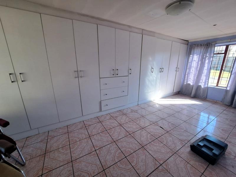 4 Bedroom Property for Sale in Heuweloord Gauteng