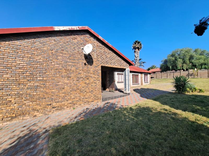 4 Bedroom Property for Sale in Heuweloord Gauteng