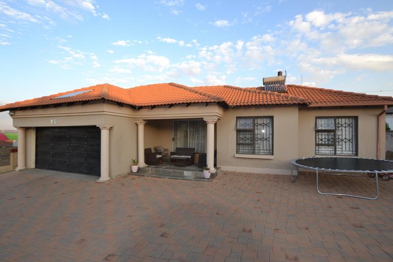 4 Bedroom Property for Sale in Olievenhoutbosch Gauteng