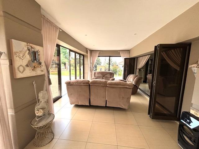 5 Bedroom Property for Sale in Blue Saddle Ranches Gauteng