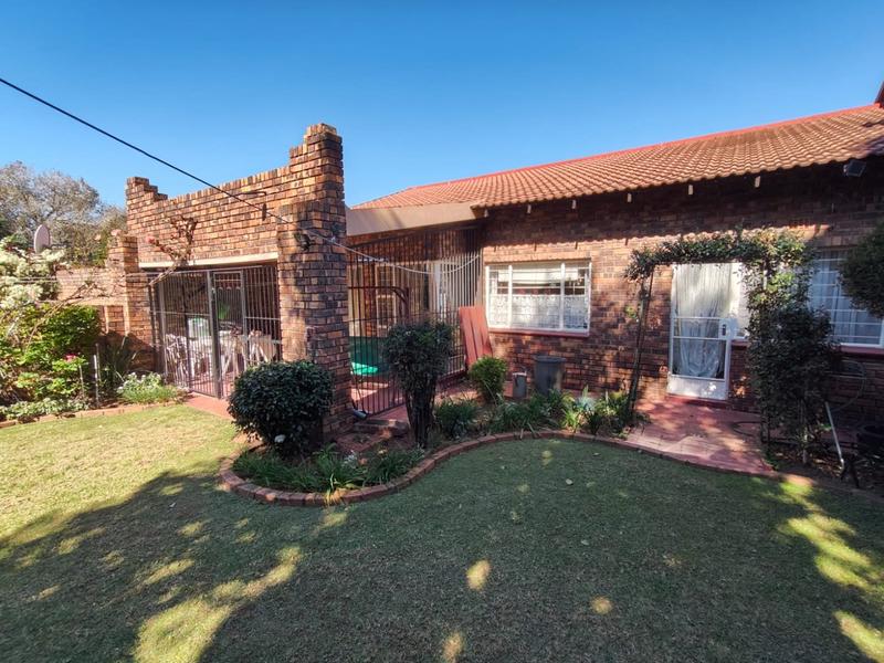 4 Bedroom Property for Sale in Weltevreden Park Gauteng