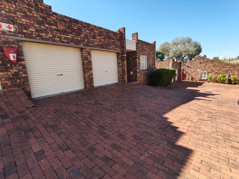 4 Bedroom Property for Sale in Weltevreden Park Gauteng