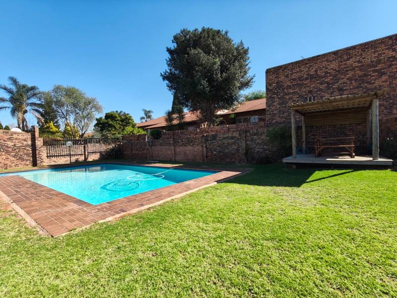 4 Bedroom Property for Sale in Weltevreden Park Gauteng