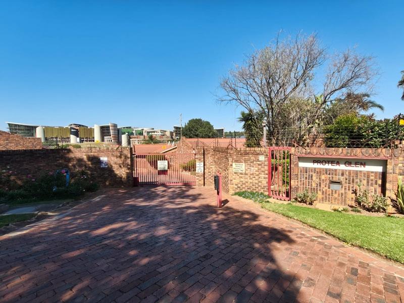 4 Bedroom Property for Sale in Weltevreden Park Gauteng