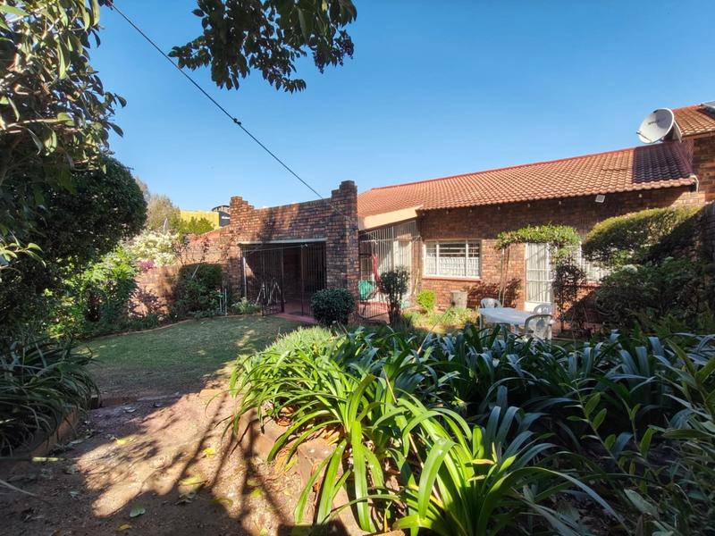 4 Bedroom Property for Sale in Weltevreden Park Gauteng