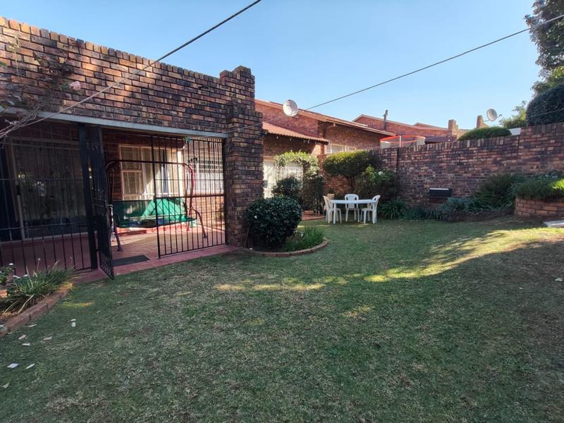 4 Bedroom Property for Sale in Weltevreden Park Gauteng