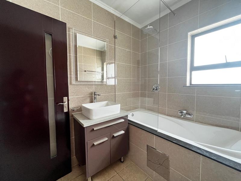 To Let 1 Bedroom Property for Rent in Fourways Gauteng