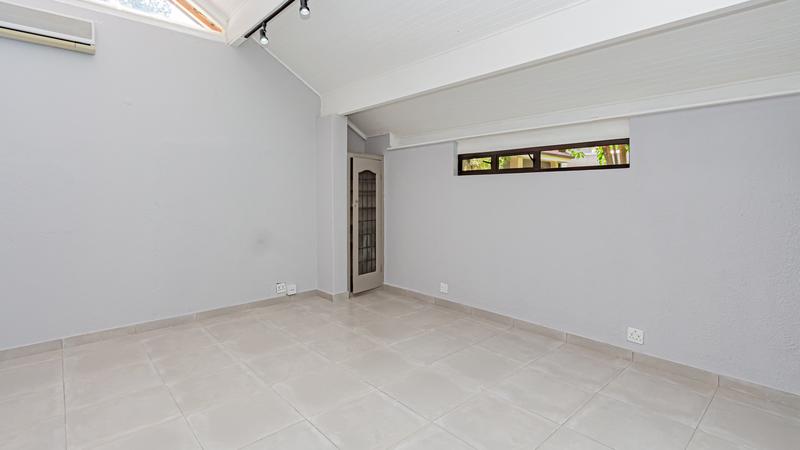 To Let 2 Bedroom Property for Rent in Houghton Estate Gauteng