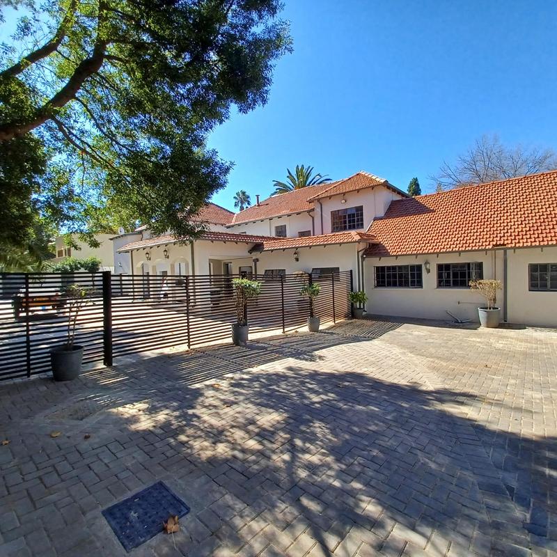 To Let 6 Bedroom Property for Rent in Houghton Estate Gauteng