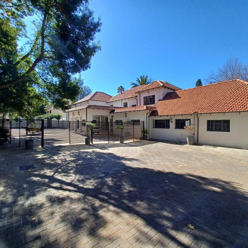 To Let 6 Bedroom Property for Rent in Houghton Estate Gauteng